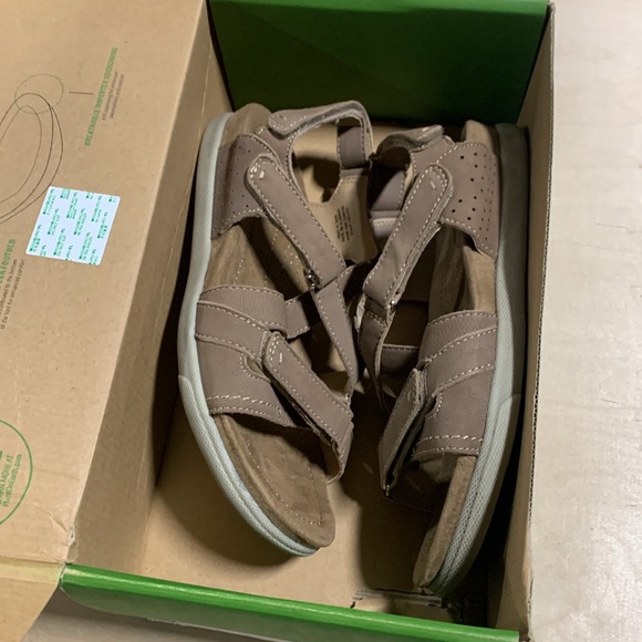 Earth Origins Nubuck Adj. Multi-strap Sandals 3174 - Picture 3 of 5